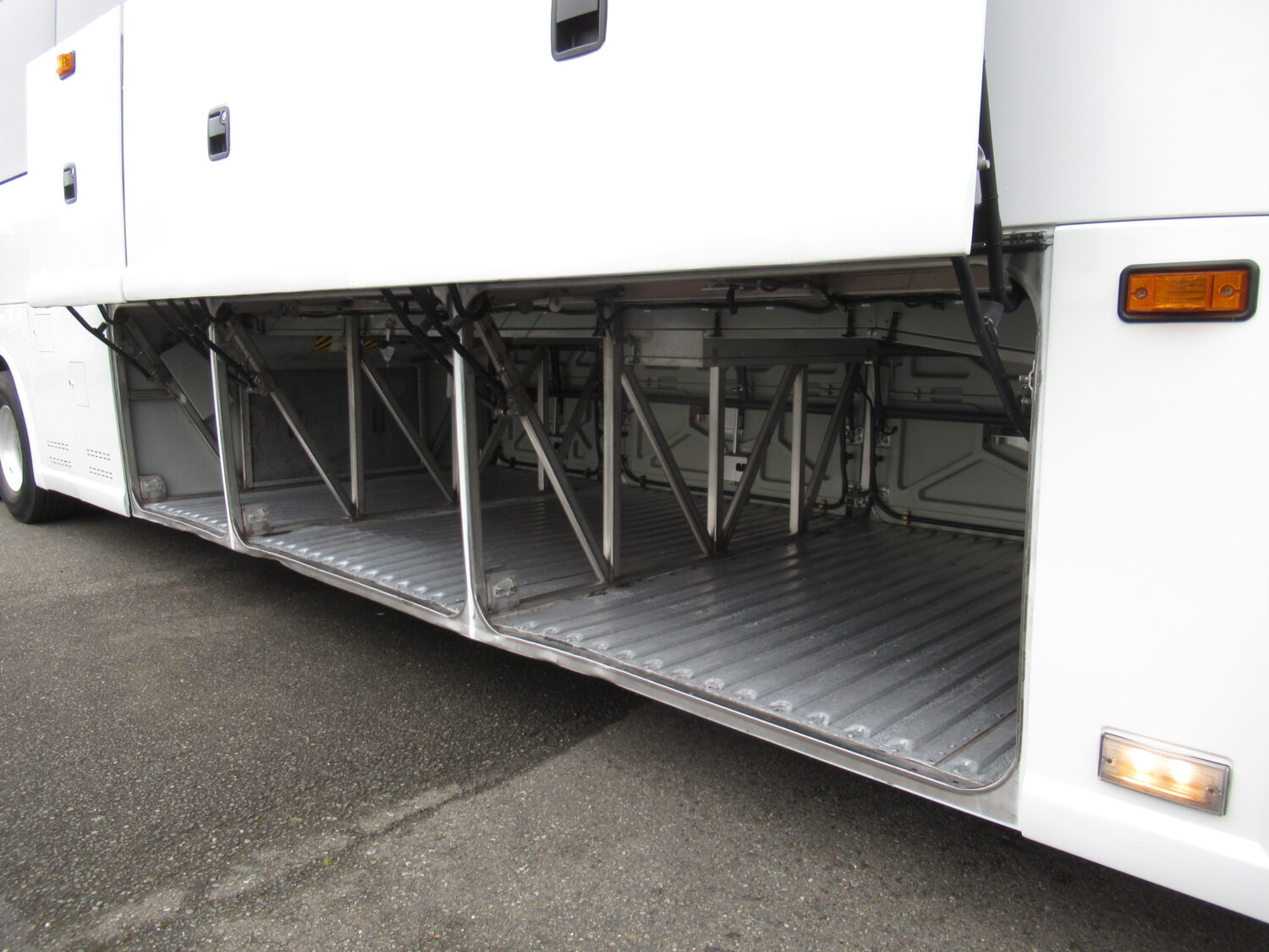 2005 MCI J4500 56 Passenger Coach Bus- C62783 - Image 10