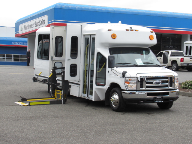 2012 Ford Eldorado Aerotech 13 Passenger ADA Shuttle Bus - S95923
