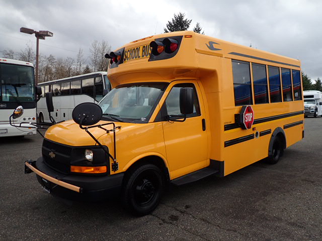 2011 Chevrolet Bluebird 12 Passenger & 1 Wheelchair - B69482 - Image 2