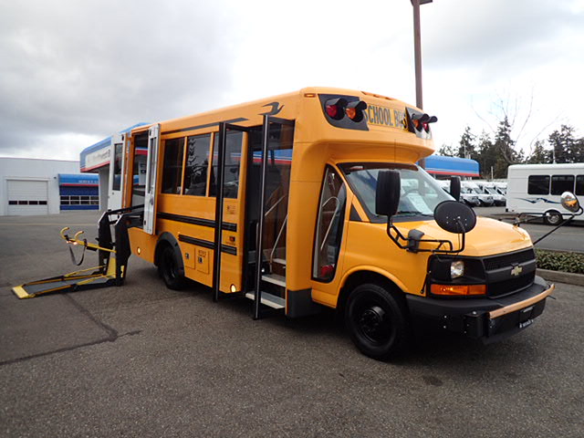 2011 Chevrolet Bluebird 12 Passenger & 1 Wheelchair - B69482