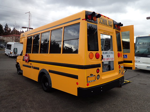 2011 Chevrolet Bluebird 12 Passenger & 1 Wheelchair - B69482 - Image 4