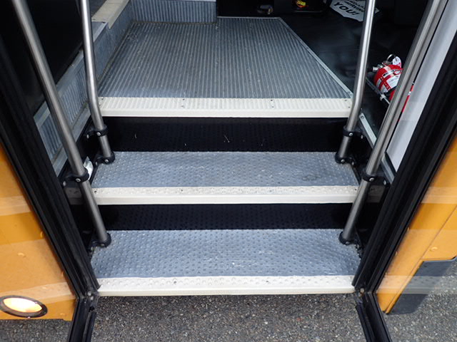 2011 Chevrolet Bluebird 12 Passenger & 1 Wheelchair - B69482 - Image 9