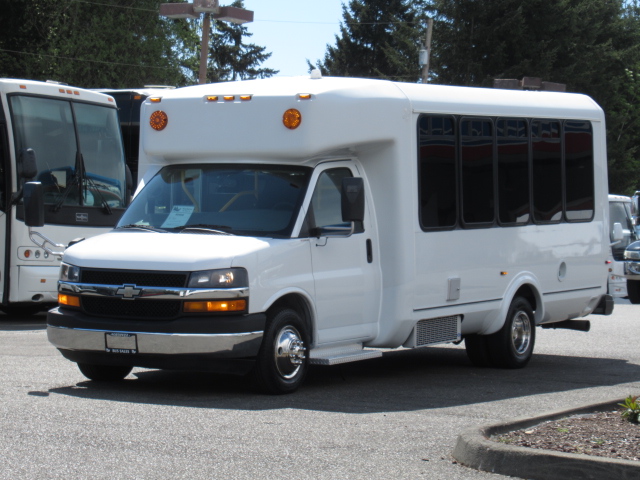 2012 Chevrolet Eldorado Aerotech 14 Passenger ADA Shuttle Bus - S84666 - Image 2