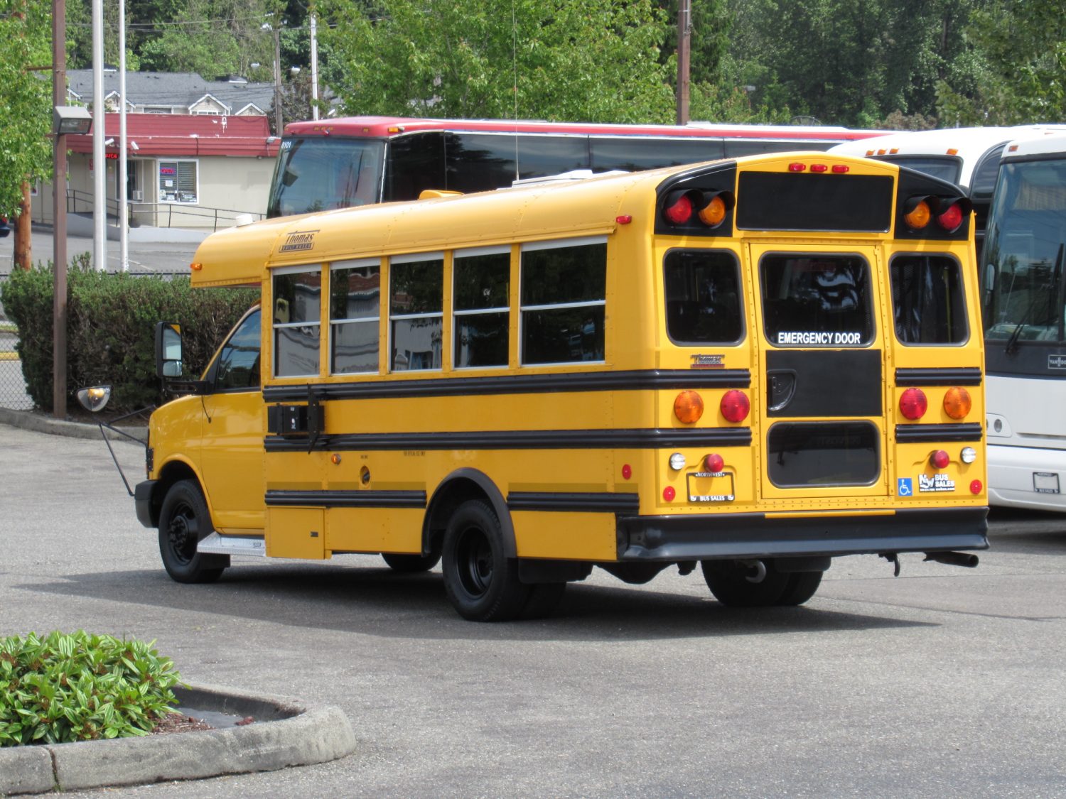 2009 Chevrolet Thomas Minotaur 12 Passenger & 1 Wheelchair - B13155 - Image 4