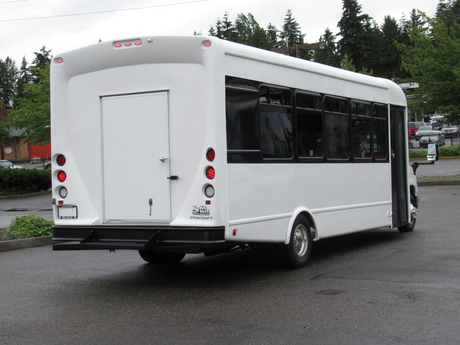 2017 Ford Starcraft MVP 24 Passenger w/ Rear Luggage - S03404 - Image 3