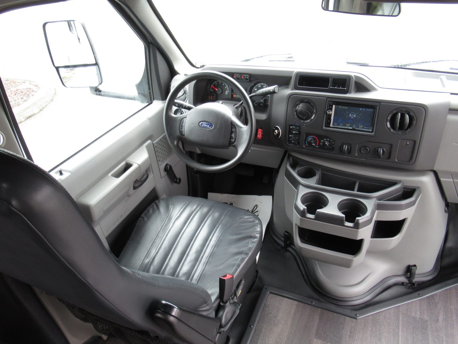 2017 Ford Starcraft MVP 24 Passenger w/ Rear Luggage - S03404 - Image 5