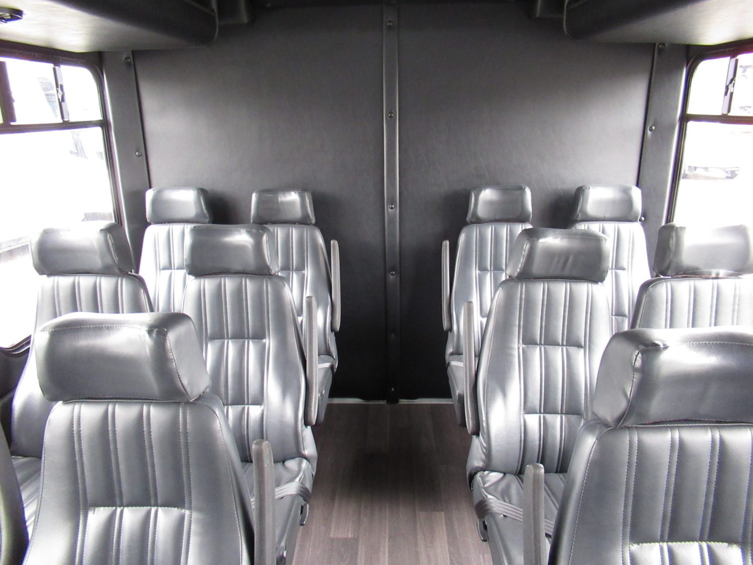 2017 Ford Starcraft MVP 24 Passenger w/ Rear Luggage - S03404 - Image 7