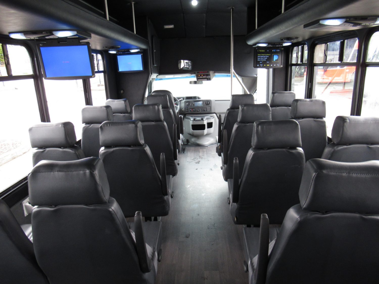 2017 Ford Starcraft MVP 24 Passenger w/ Rear Luggage - S03404 - Image 8