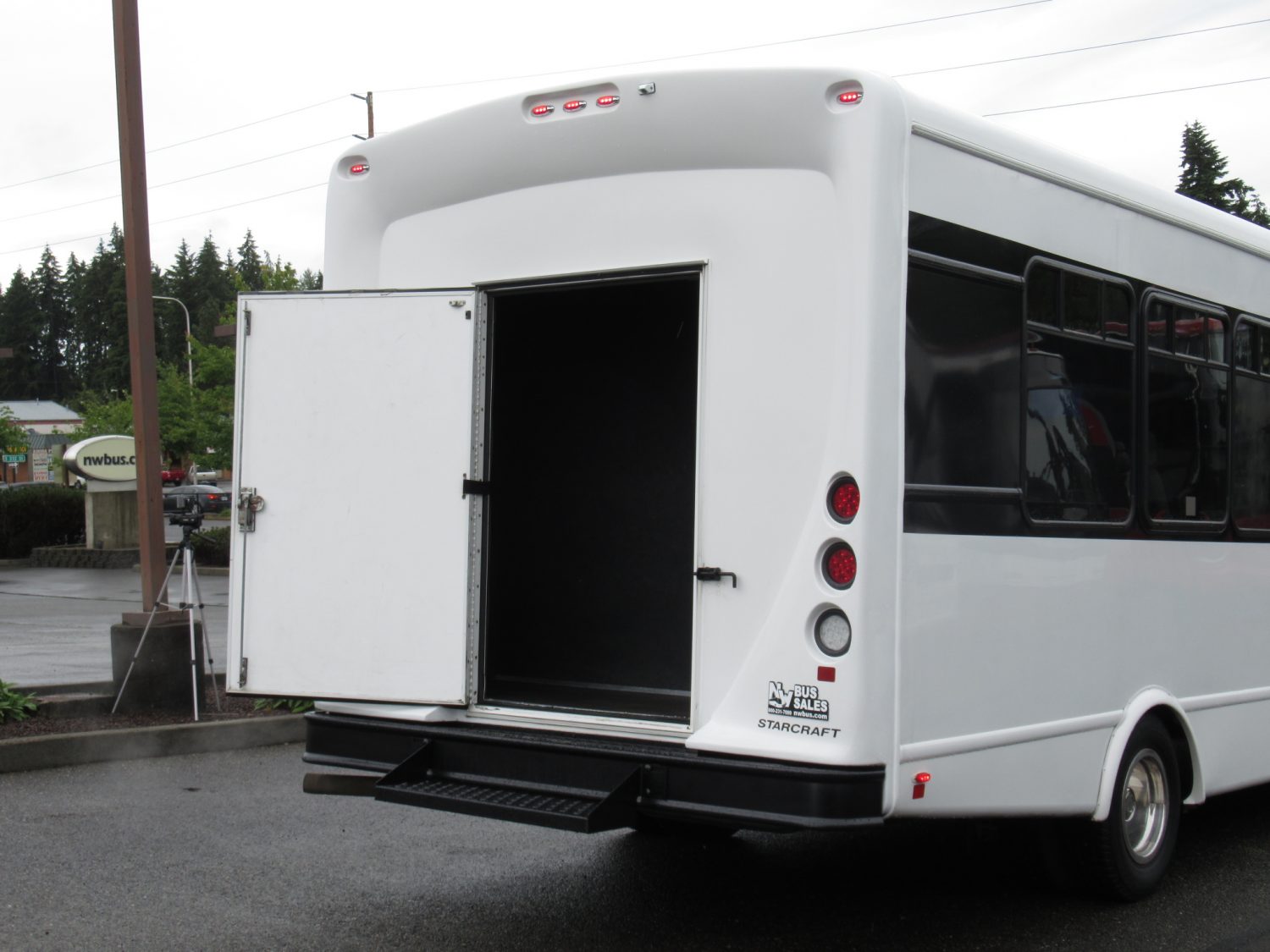 2017 Ford Starcraft MVP 24 Passenger w/ Rear Luggage - S03404 - Image 10