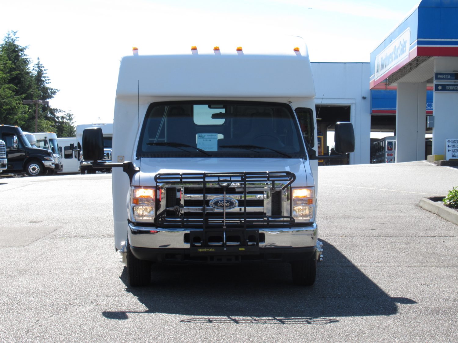 2015 Ford Goshen Impulse 24 Passenger Shuttle Bus - S12144 - Image 13