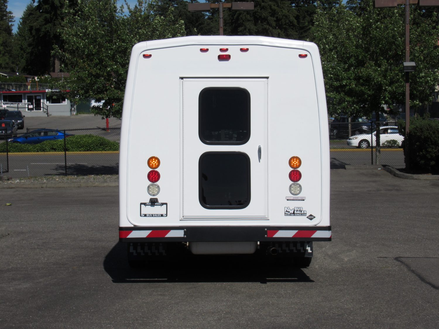 2015 Ford Goshen Impulse 24 Passenger Shuttle Bus - S12144 - Image 12