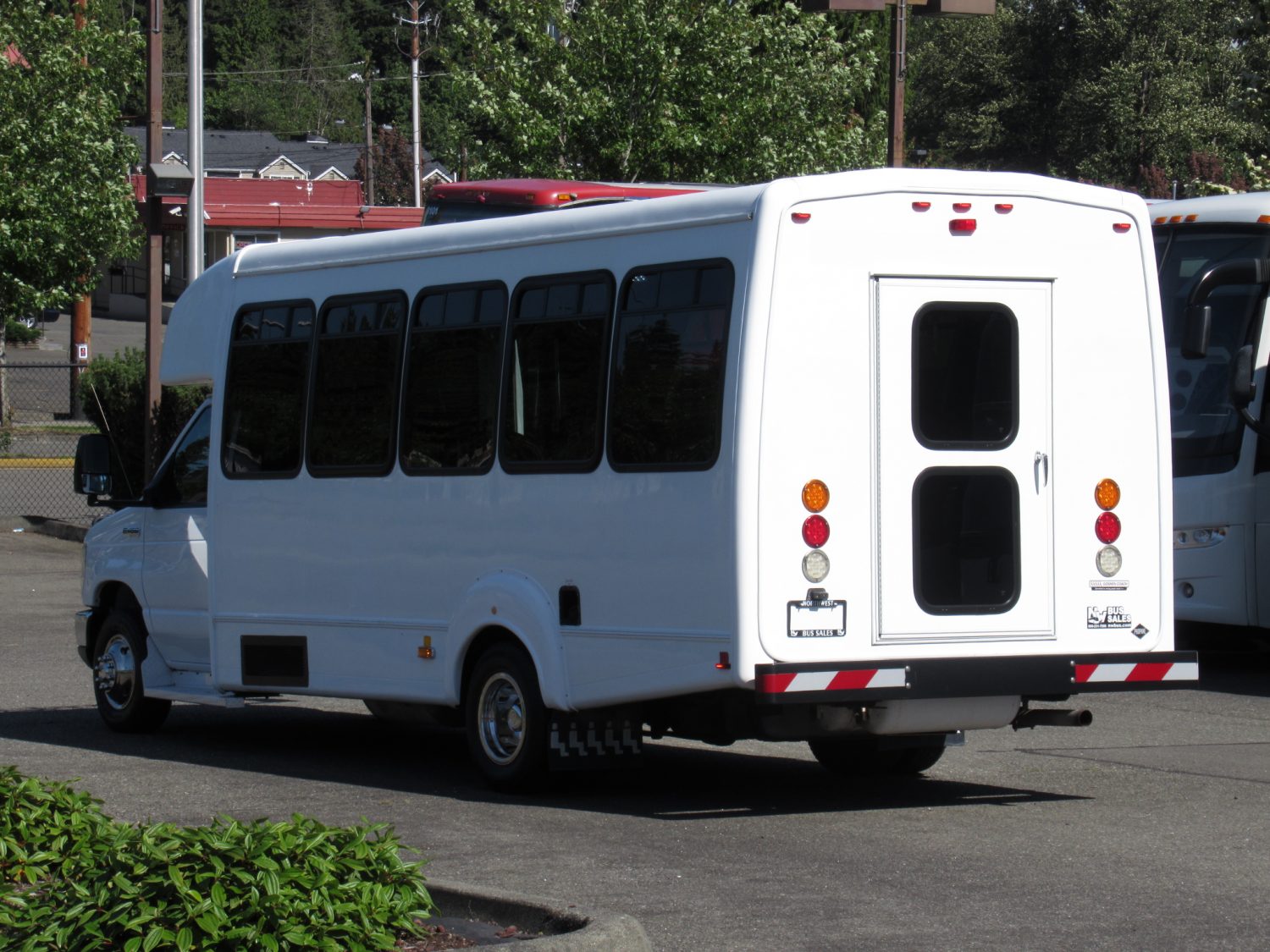 2015 Ford Goshen Impulse 24 Passenger Shuttle Bus - S12144 - Image 5