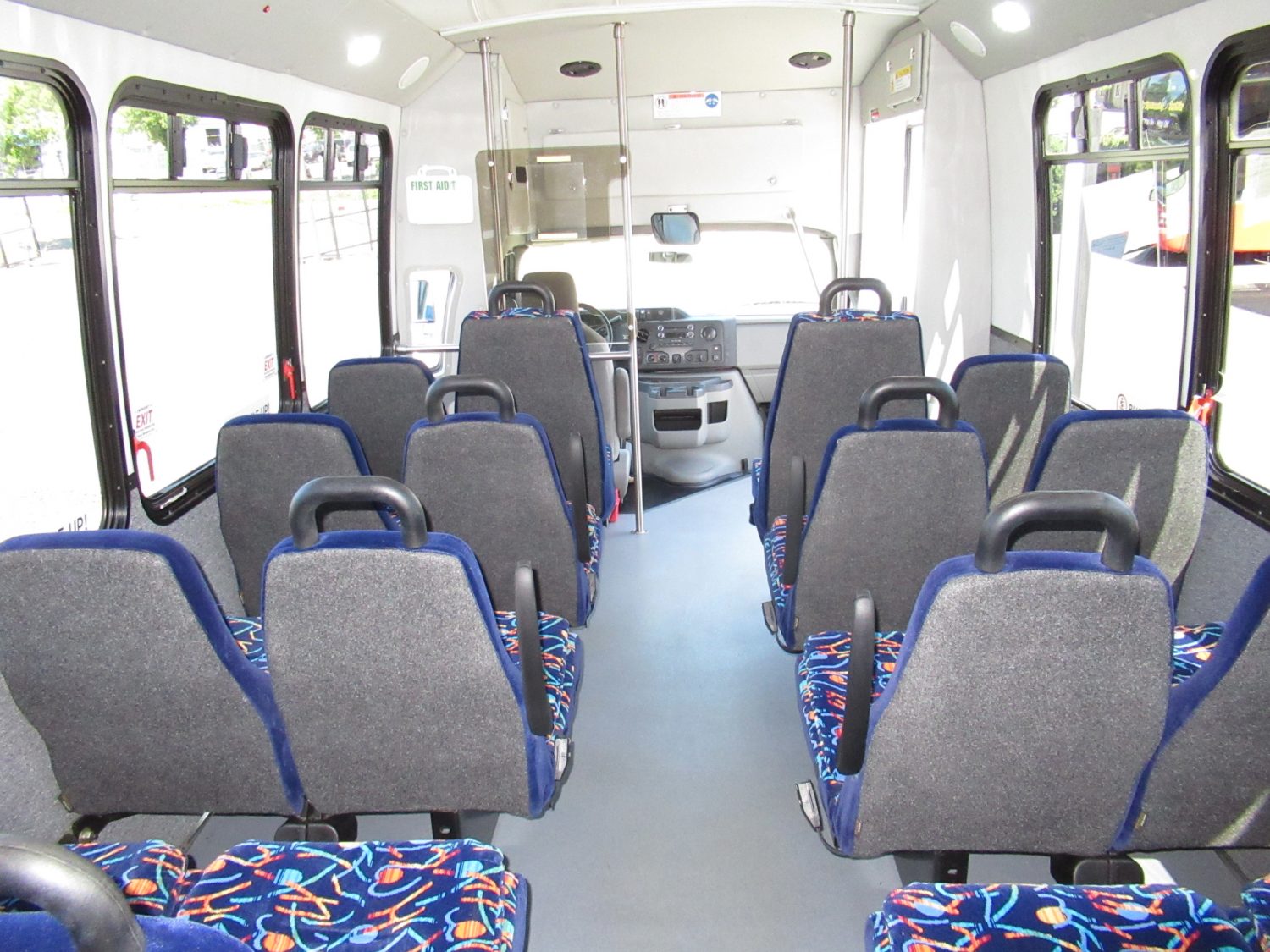 2015 Ford Goshen Impulse 24 Passenger Shuttle Bus - S12144 - Image 9