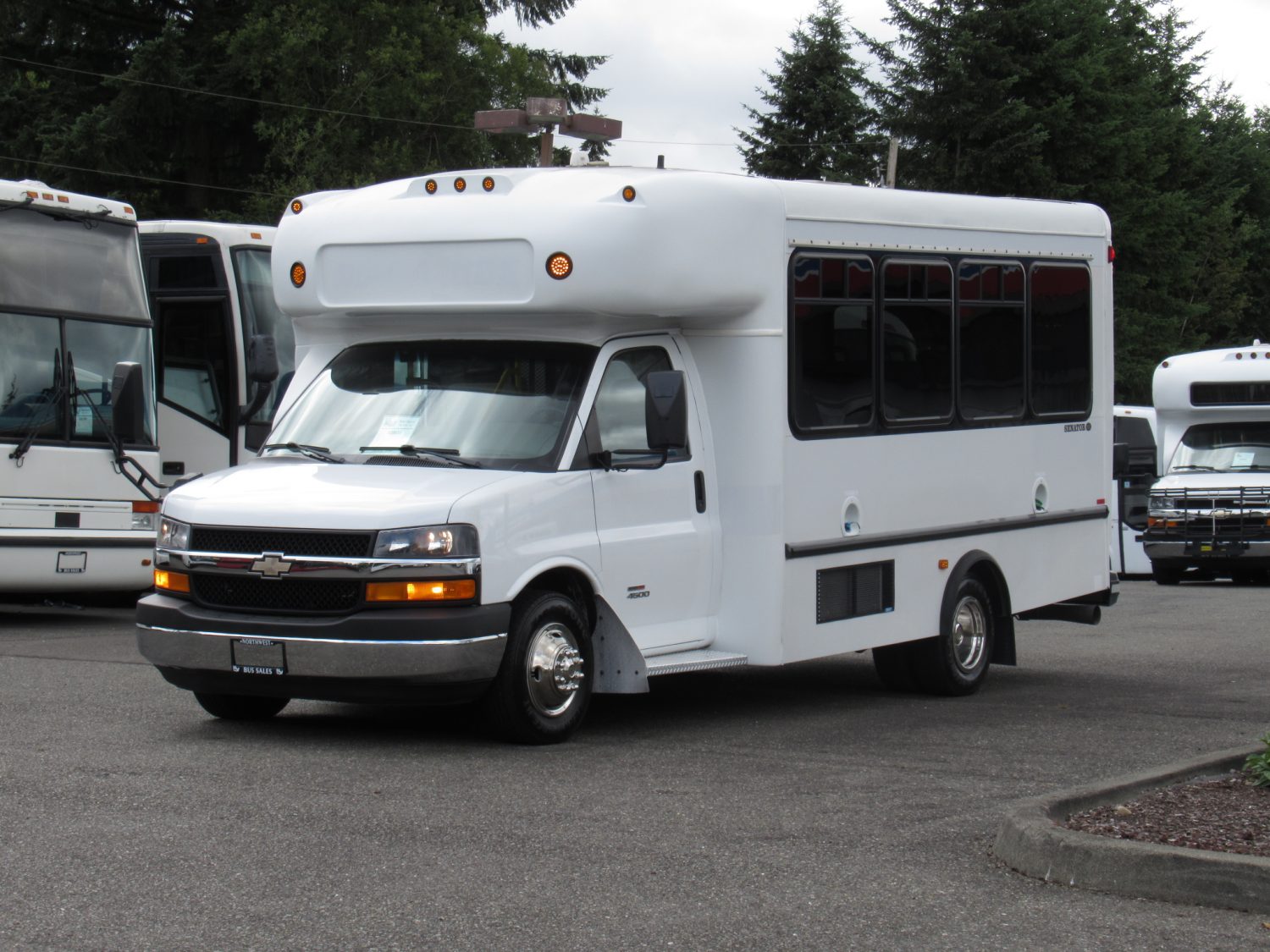 2012 Chevrolet Startrans 10+1 ADA Shuttle Bus - S25633 - Image 2