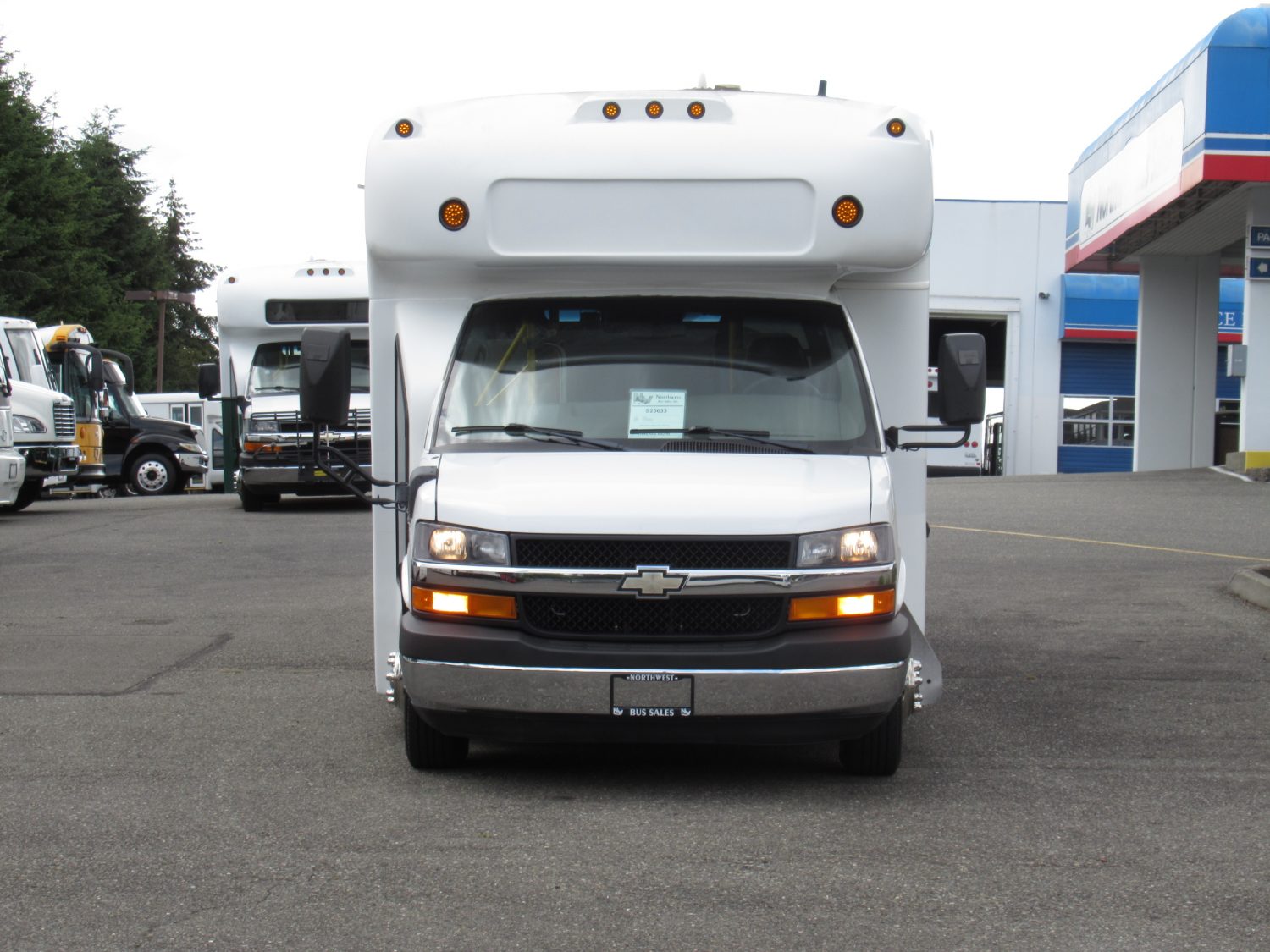 2012 Chevrolet Startrans 10+1 ADA Shuttle Bus - S25633 - Image 12