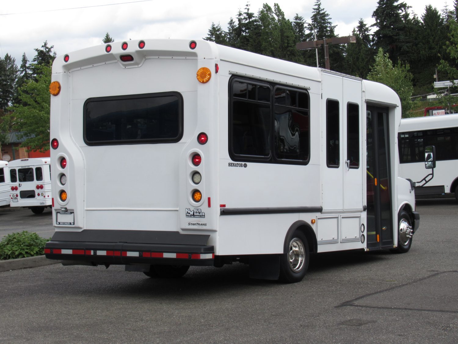 2012 Chevrolet Startrans 10+1 ADA Shuttle Bus - S25633 - Image 3