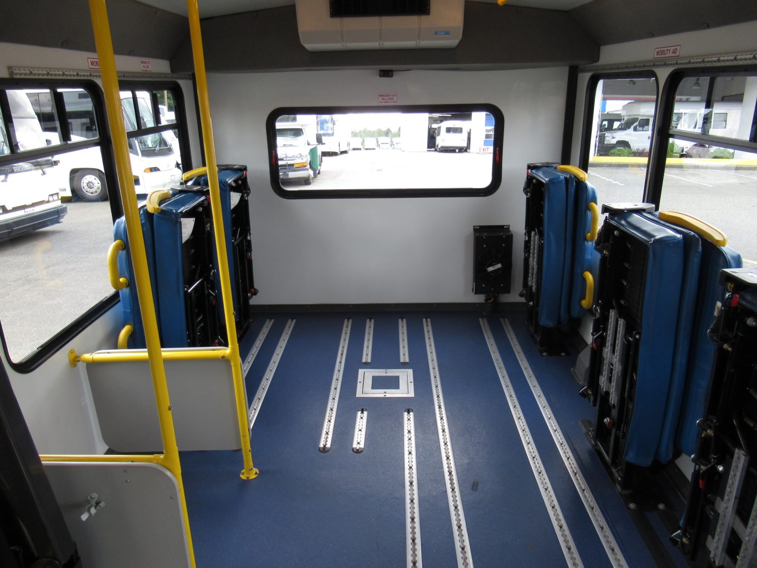 2012 Chevrolet Startrans 10+1 ADA Shuttle Bus - S25633 - Image 7