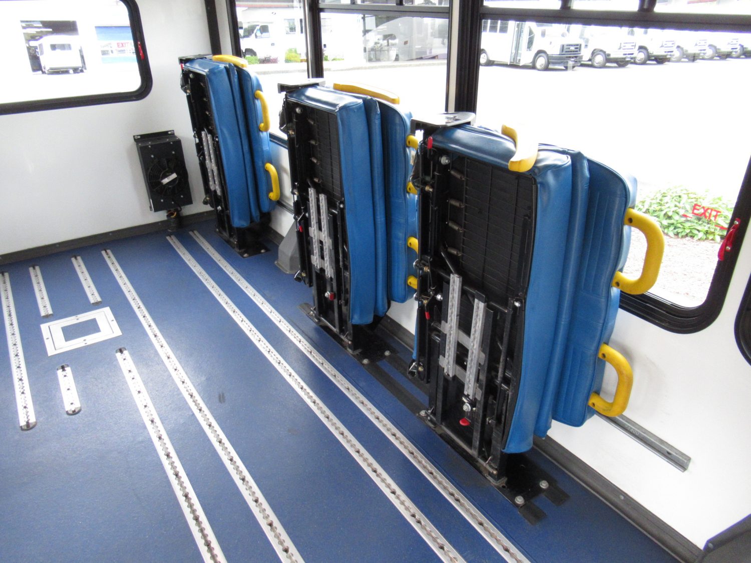 2012 Chevrolet Startrans 10+1 ADA Shuttle Bus - S25633 - Image 9