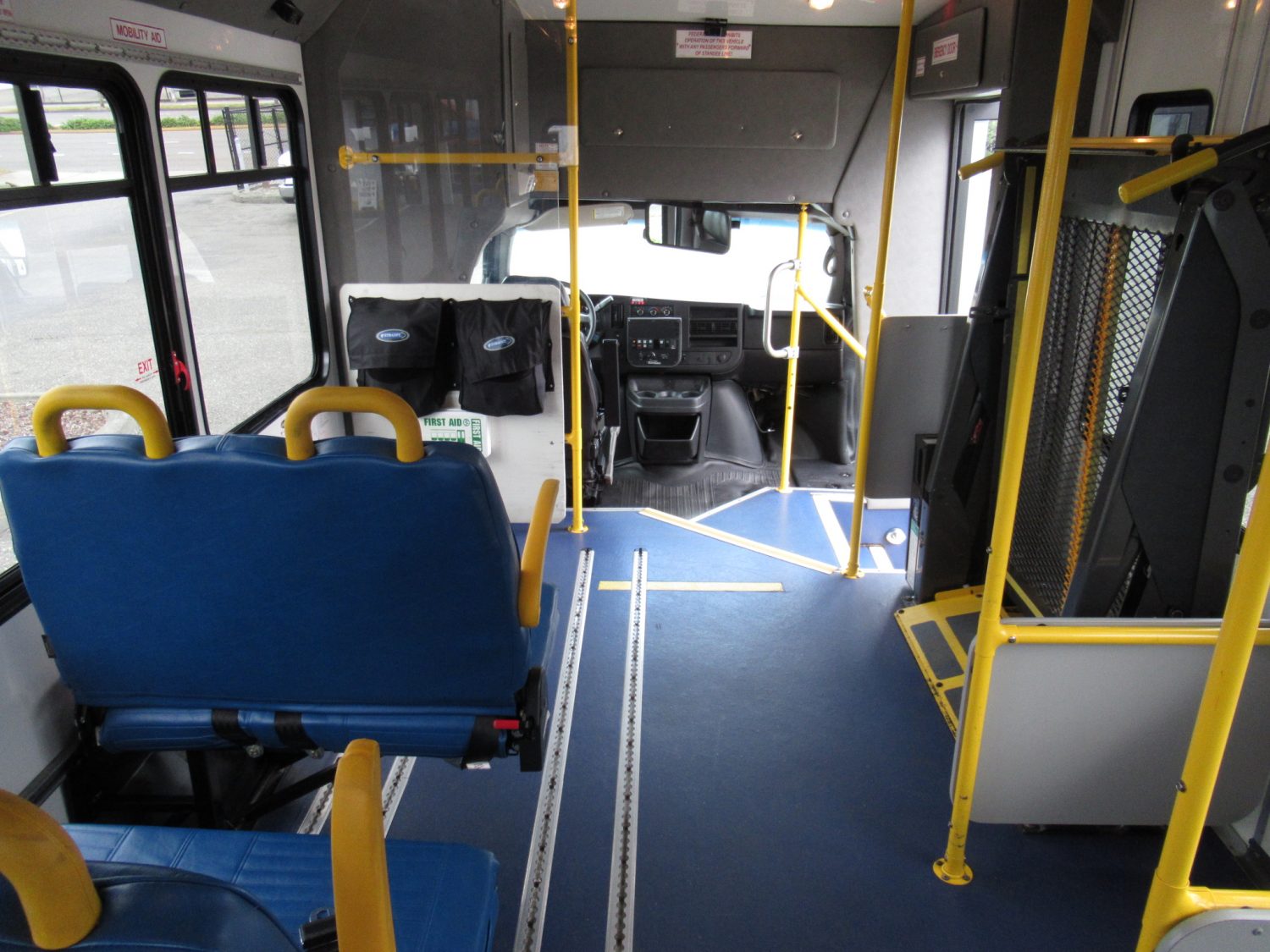 2012 Chevrolet Startrans 10+1 ADA Shuttle Bus - S25633 - Image 10