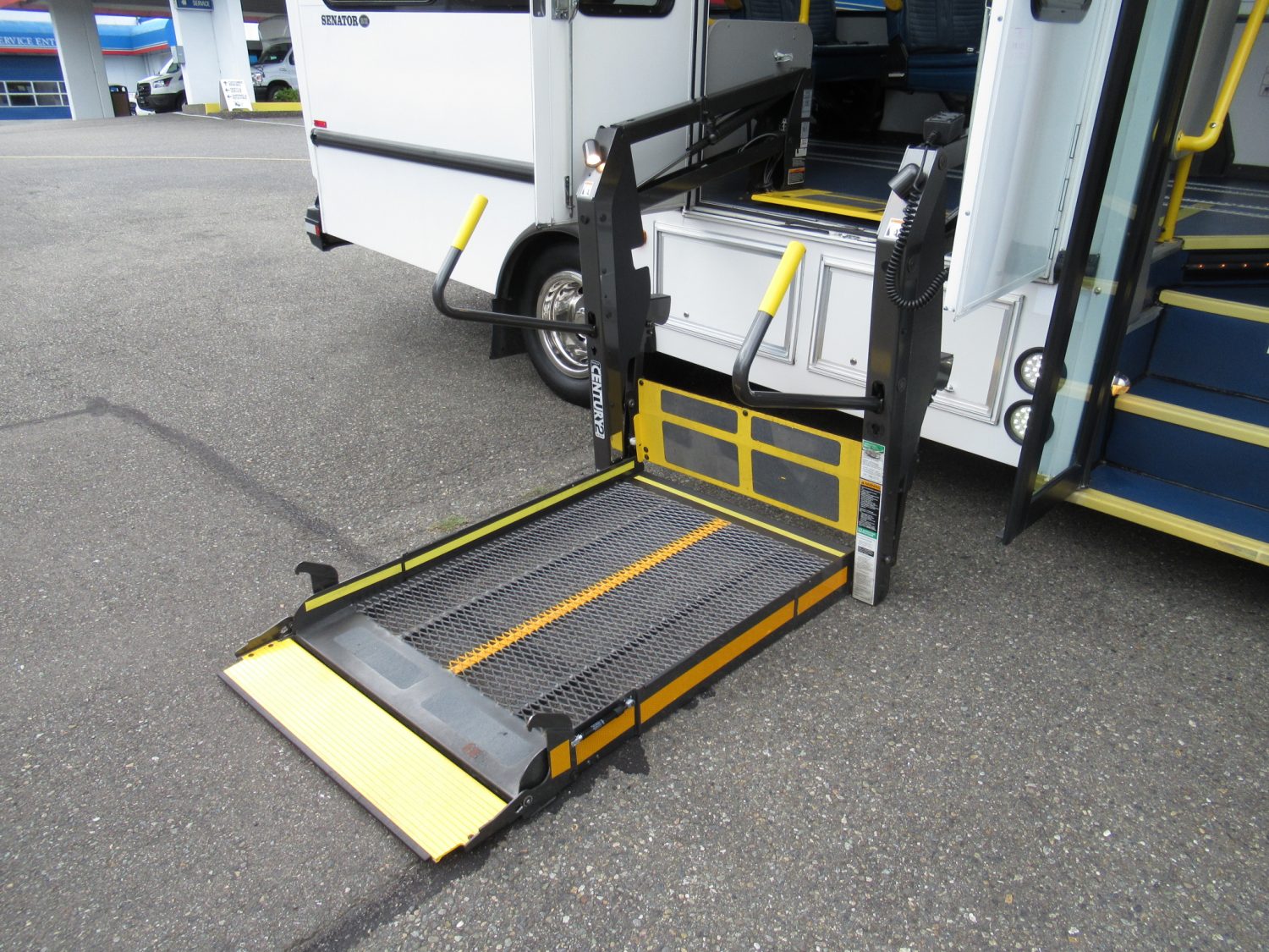 2012 Chevrolet Startrans 10+1 ADA Shuttle Bus - S25633 - Image 11