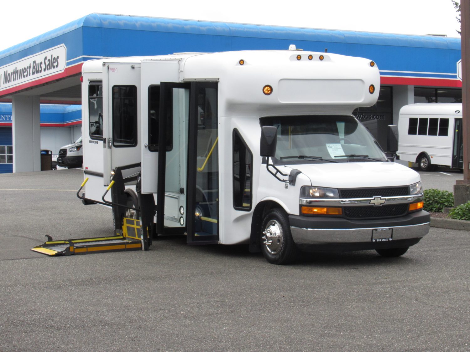 2012 Chevrolet Startrans 10+1 ADA Shuttle Bus - S25633