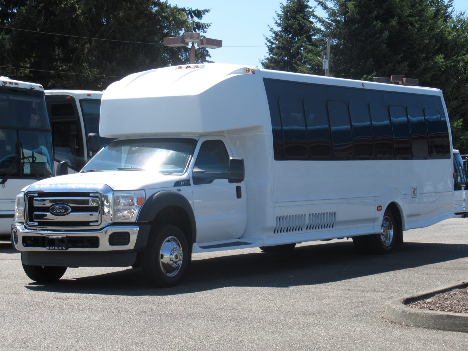 2013 Turtle Top Odyssey XL Propane Shuttle Bus 27 Passengers- S24824 - Image 2