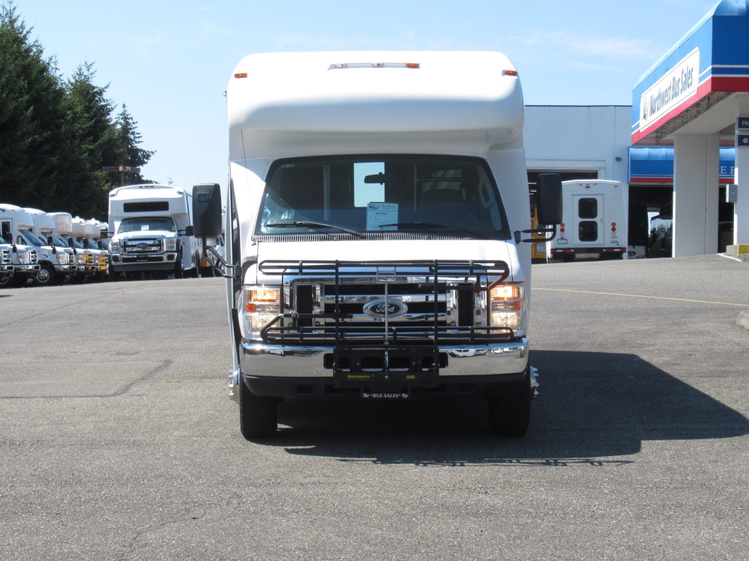 2010 Ford Startrans Senator 16+2 ADA Shuttle Bus - S97587 - Image 12