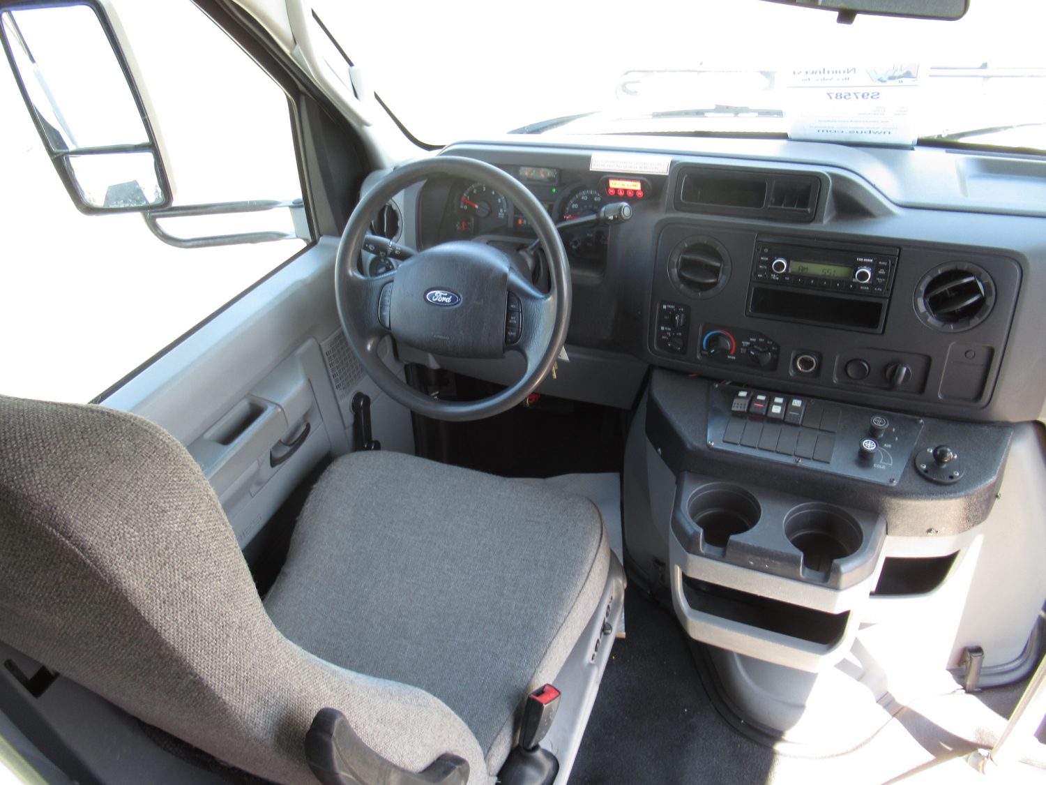 2010 Ford Startrans Senator 16+2 ADA Shuttle Bus - S97587 - Image 5