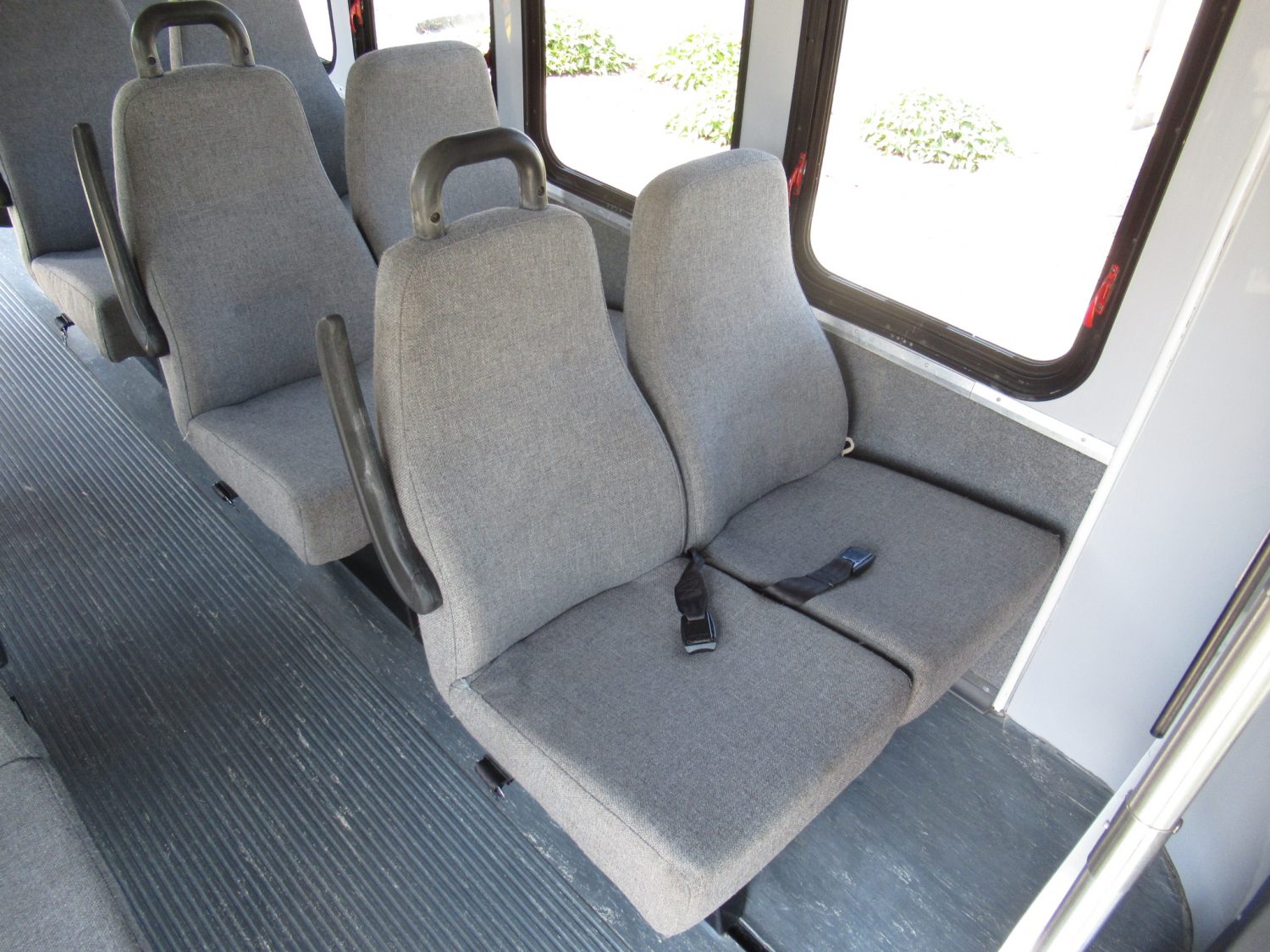 2010 Ford Startrans Senator 16+2 ADA Shuttle Bus - S97587 - Image 9