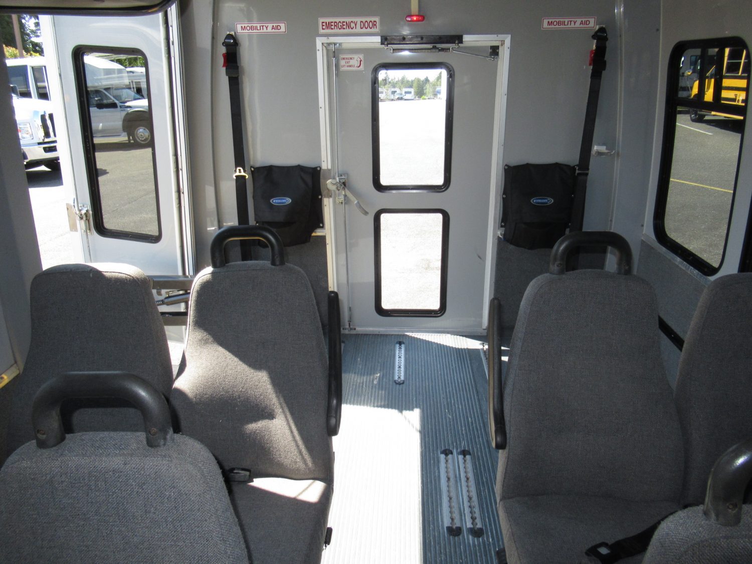 2010 Ford Startrans Senator 16+2 ADA Shuttle Bus - S97587 - Image 7