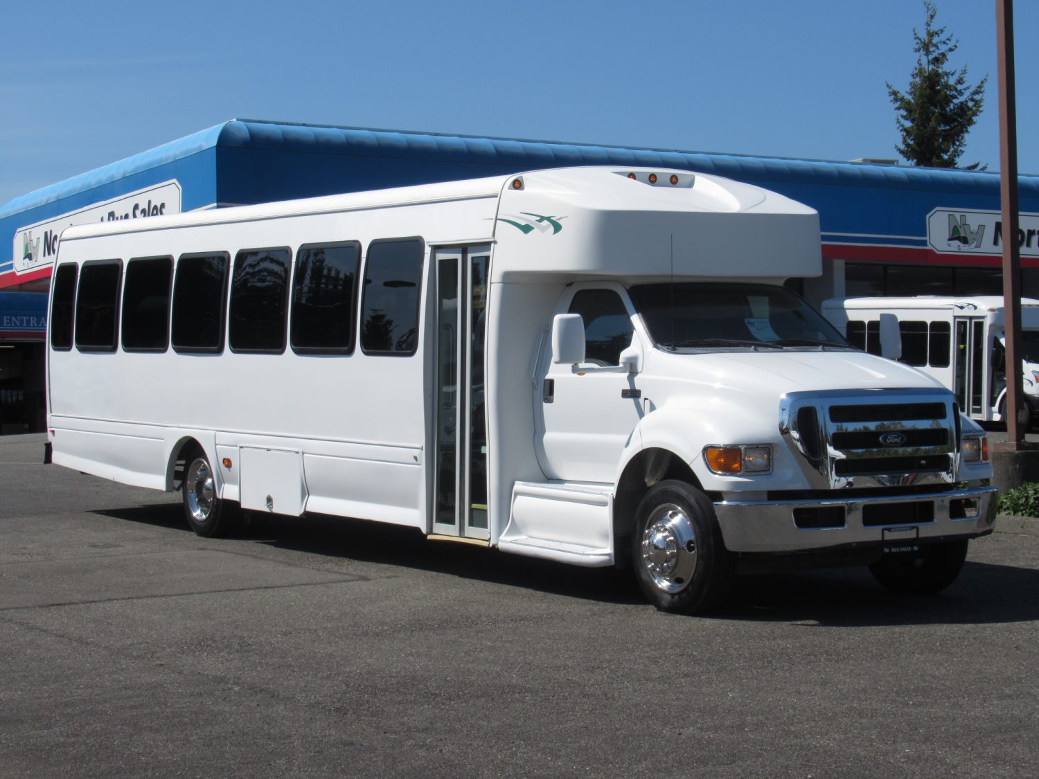 2011 Starcraft XLT 43 Passenger Shuttle Bus S29221