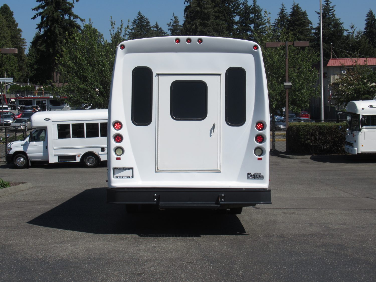 2011 Starcraft XLT 43 Passenger Shuttle Bus S29221 - Image 11