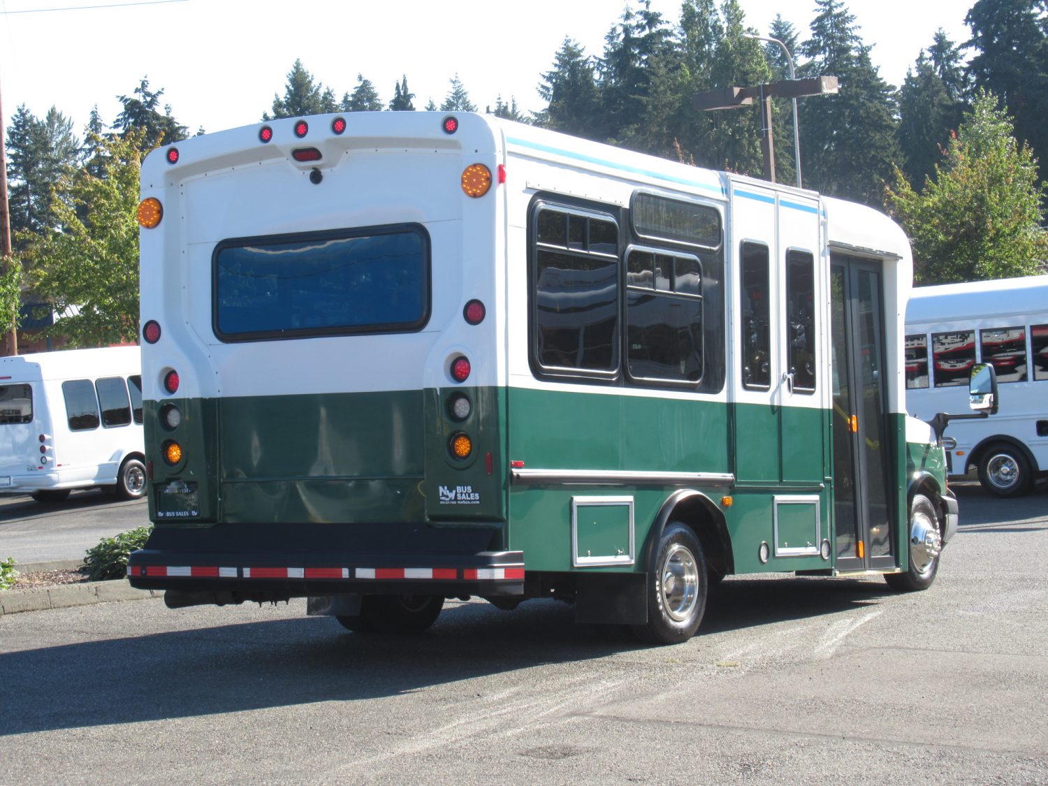 2012 Chevrolet Startrans 14 Passenger ADA Shuttle Bus - S00900 - Image 3