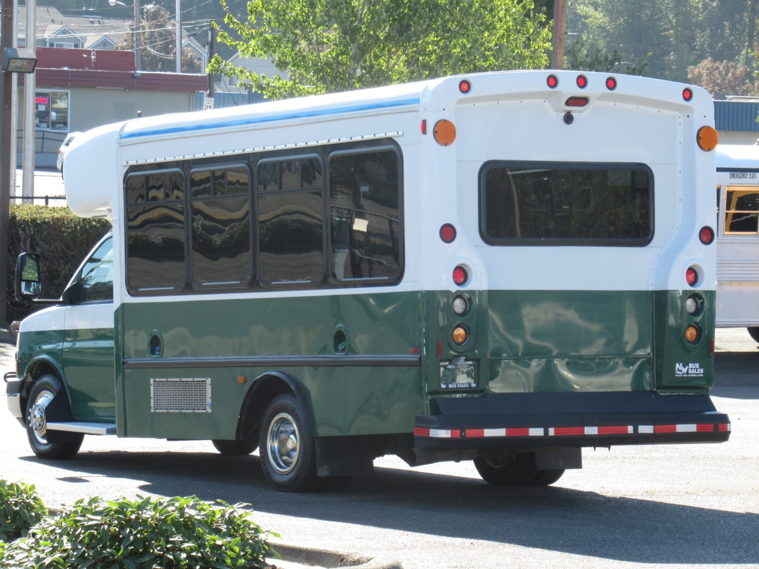 2012 Chevrolet Startrans 14 Passenger ADA Shuttle Bus - S00900 - Image 4