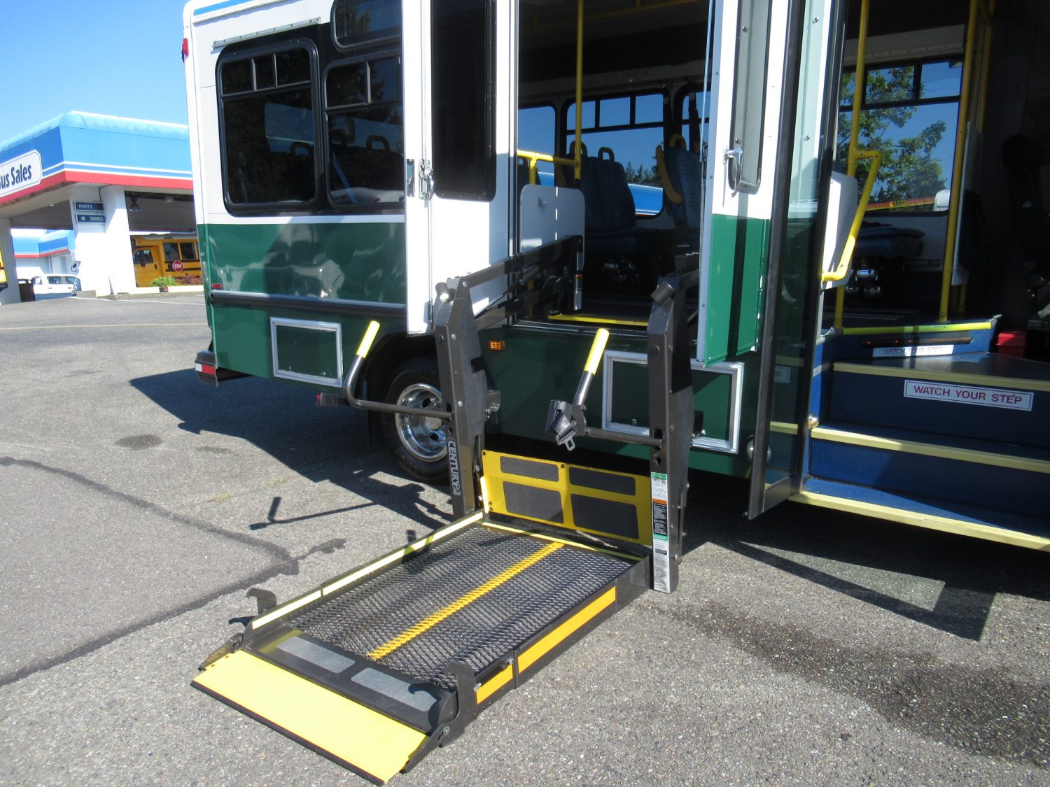 2012 Chevrolet Startrans 14 Passenger ADA Shuttle Bus - S00900 - Image 12