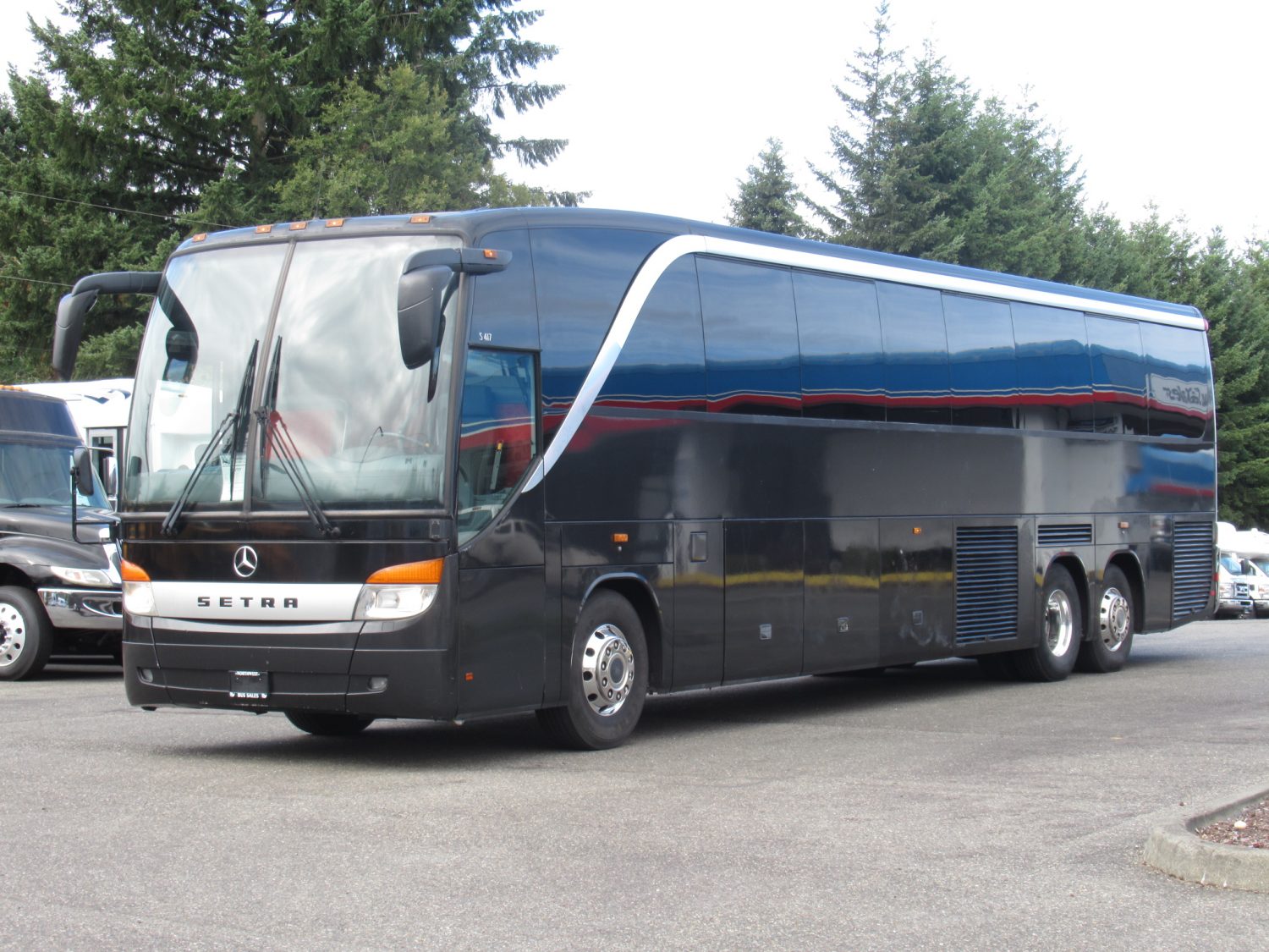 2009 Setra S417 56 Passenger Motorcoach - C00717 - Image 2