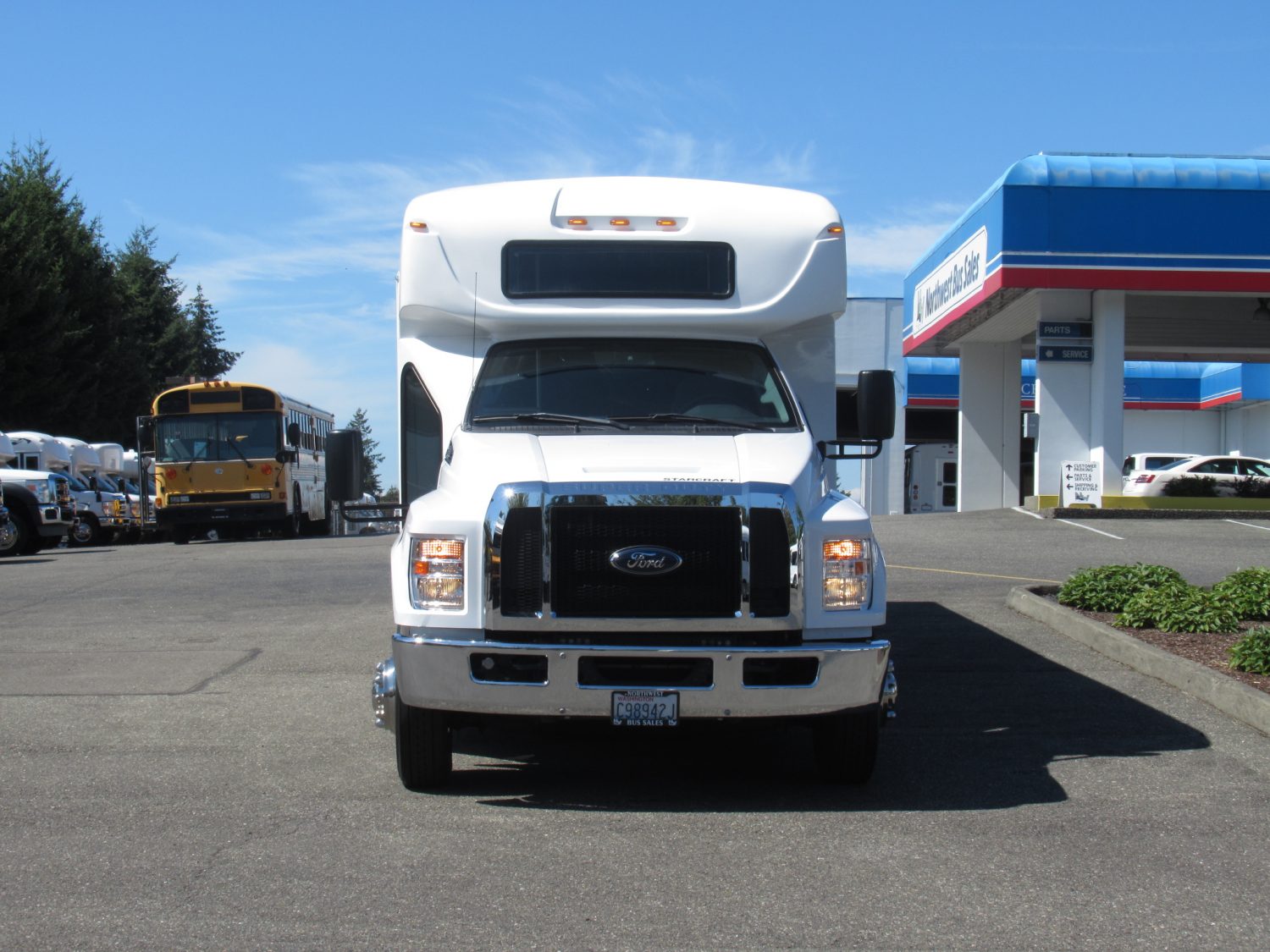 2018 Ford F-650 Starcraft Allstar XL 37 Passenger + Rear Luggage Shuttle Bus - S02289 - Image 12