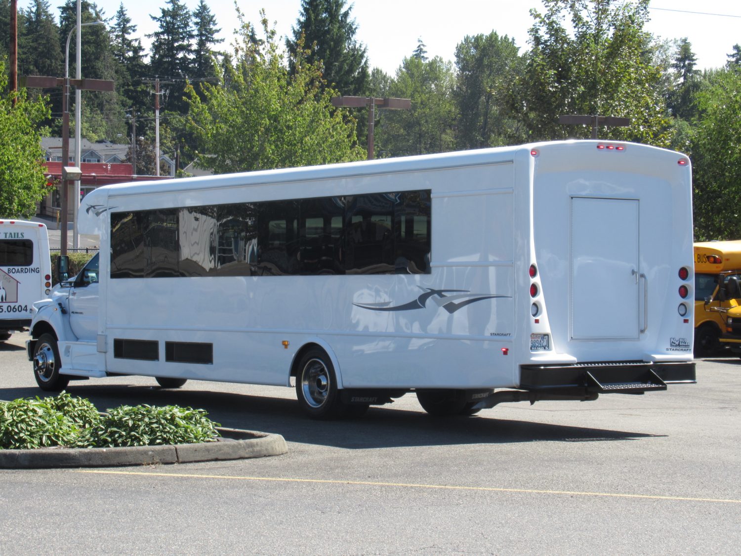 2018 Ford F-650 Starcraft Allstar XL 37 Passenger + Rear Luggage Shuttle Bus - S02289 - Image 4