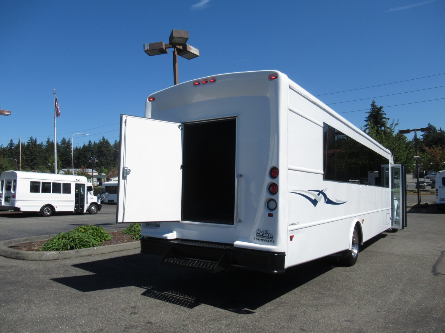 2018 Ford F-650 Starcraft Allstar XL 37 Passenger + Rear Luggage Shuttle Bus - S02289 - Image 10