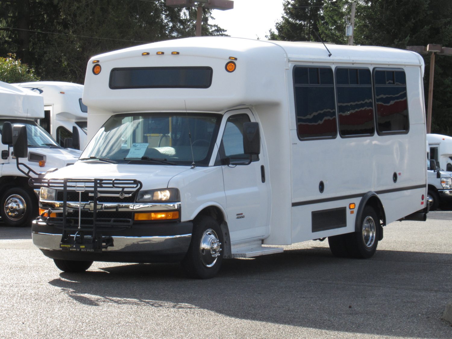 2012 Chevrolet Champion 14 Passenger ADA Shuttle - S34827 - Image 2