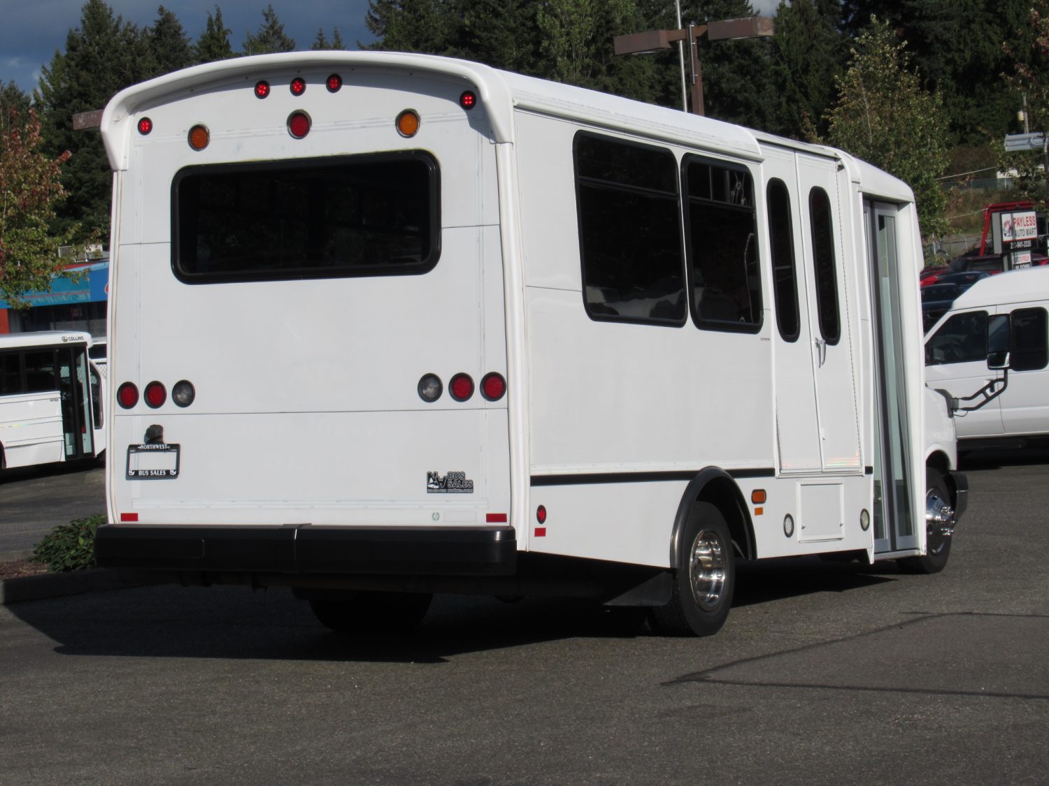 2012 Chevrolet Champion 14 Passenger ADA Shuttle - S34827 - Image 3