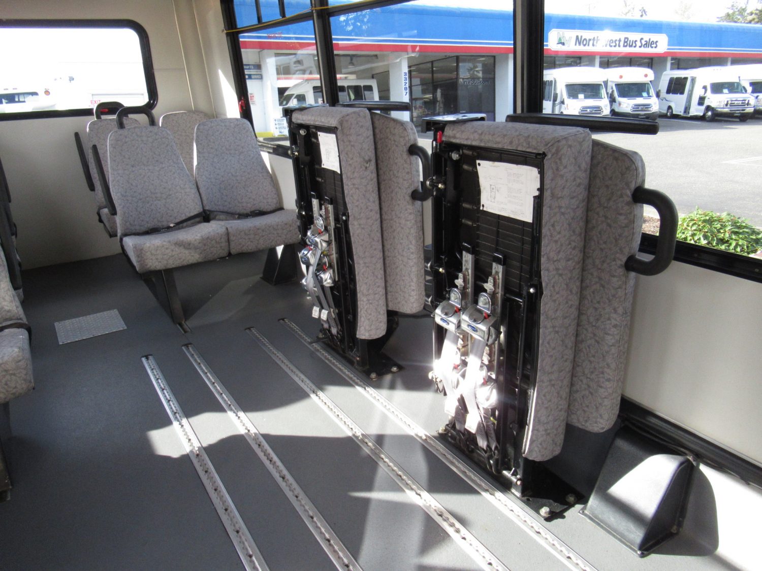 2012 Chevrolet Champion 14 Passenger ADA Shuttle - S34827 - Image 9