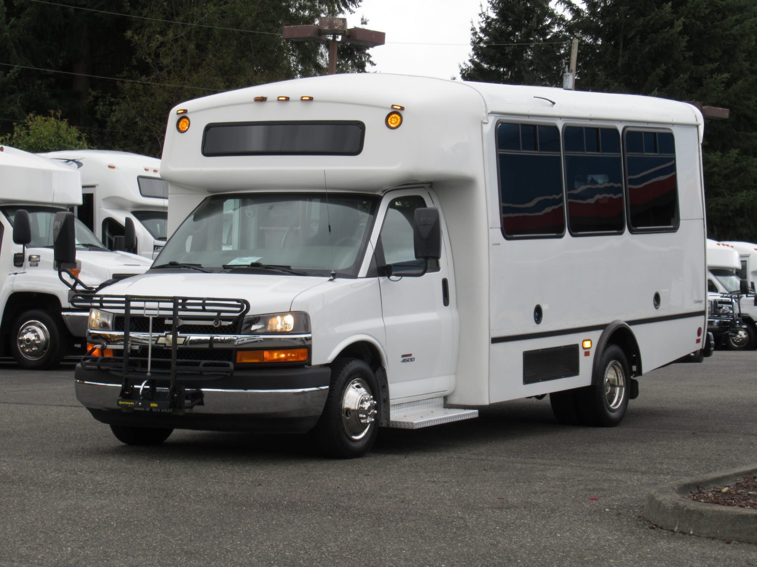 2012 Chevrolet Champion 14 Passenger ADA Shuttle - S34692 - Image 2