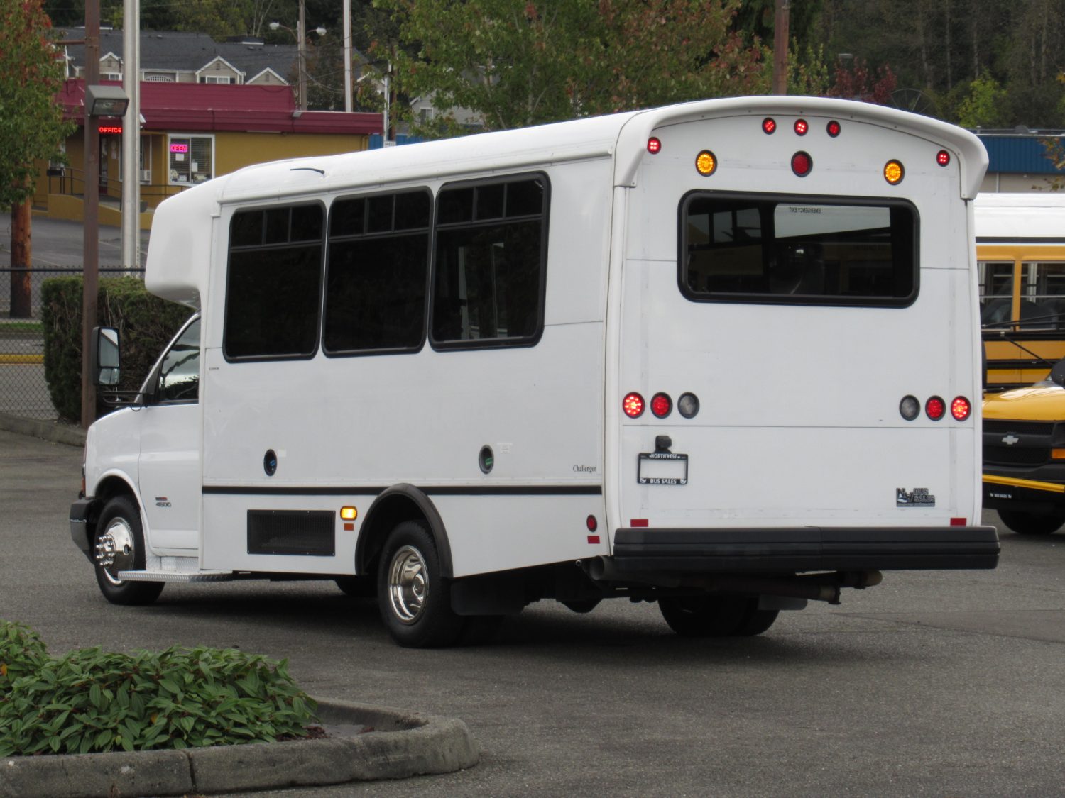 2012 Chevrolet Champion 14 Passenger ADA Shuttle - S34692 - Image 4