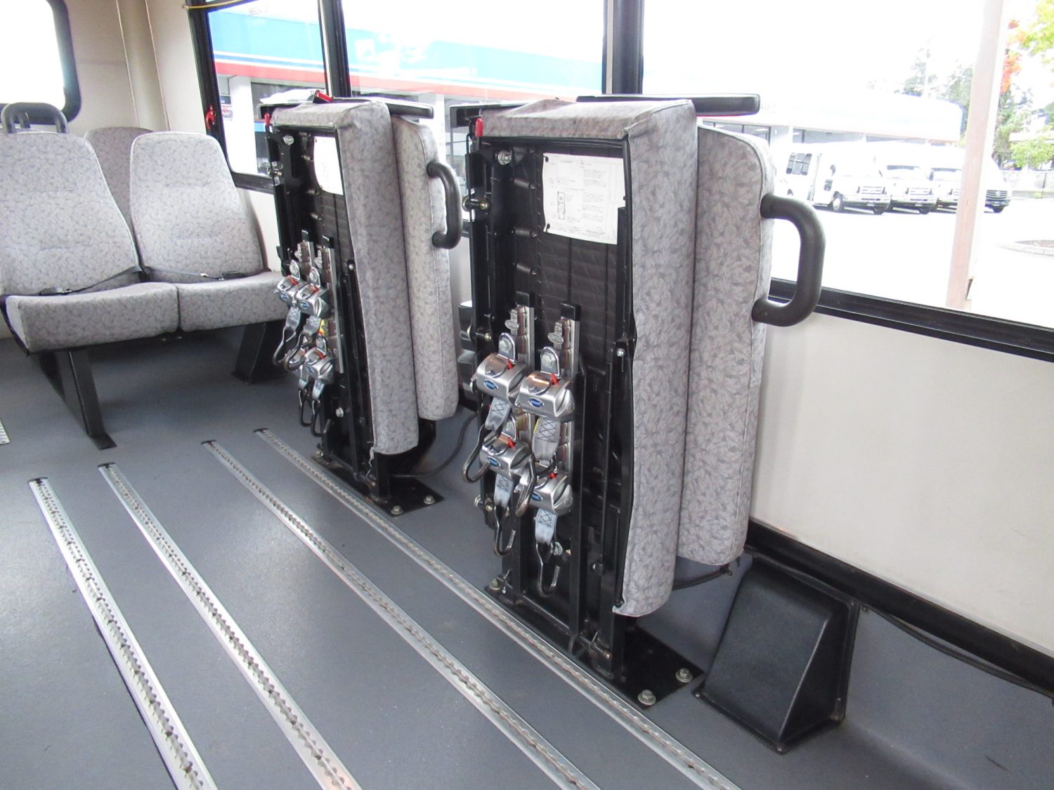 2012 Chevrolet Champion 14 Passenger ADA Shuttle - S34692 - Image 9