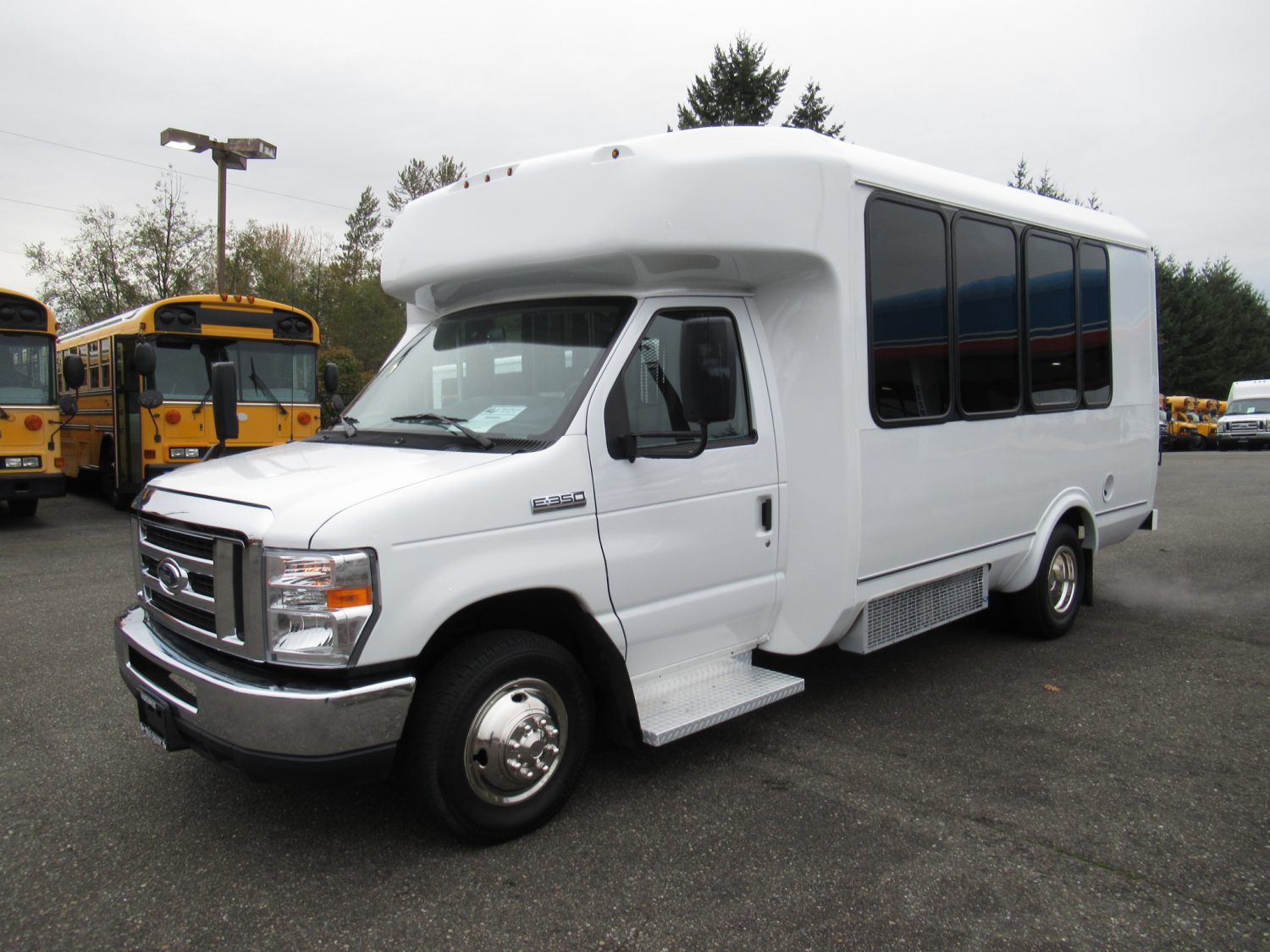 2017 Ford Eldorado Aerotech 14 ADA + Rear Luggage Shuttle Bus - S60864 - Image 2