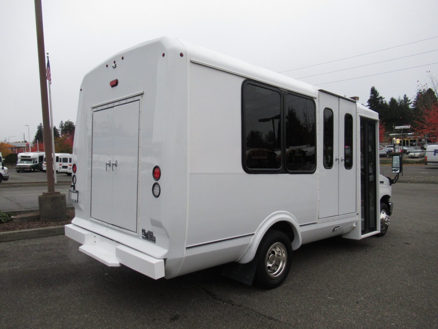 2017 Ford Eldorado Aerotech 14 ADA + Rear Luggage Shuttle Bus - S60864 - Image 3