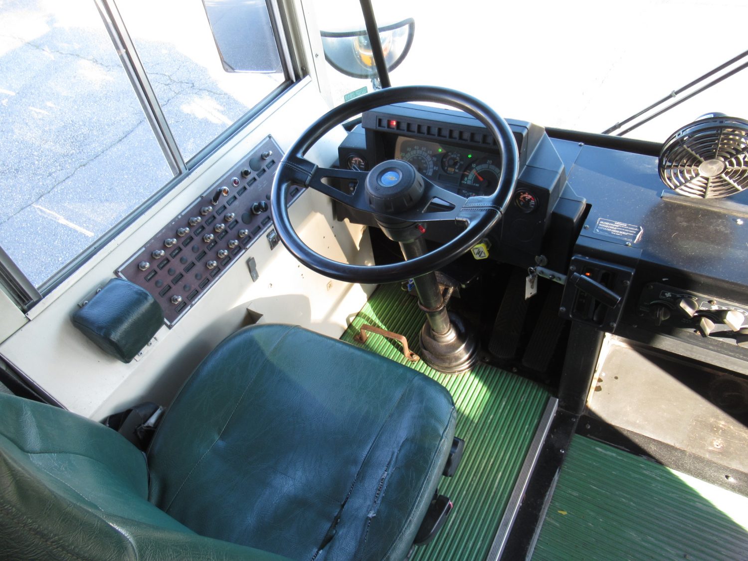 1998 Blue Bird TC-2000 75 Passenger School Bus - B78487 - Image 5