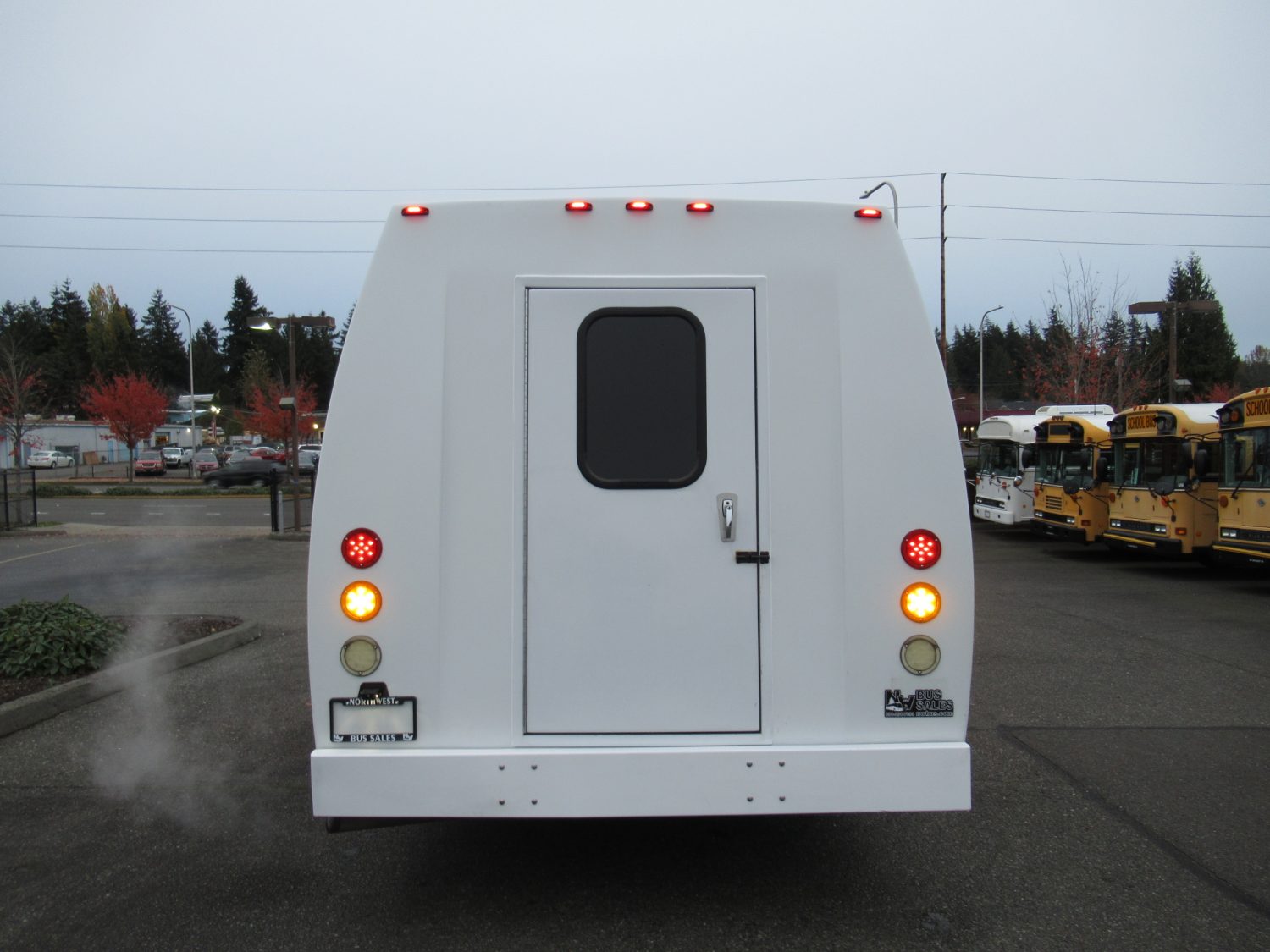 2010 Ford Federal 20 Passenger + Rear Luggage Shuttle Bus - S62898 - Image 11