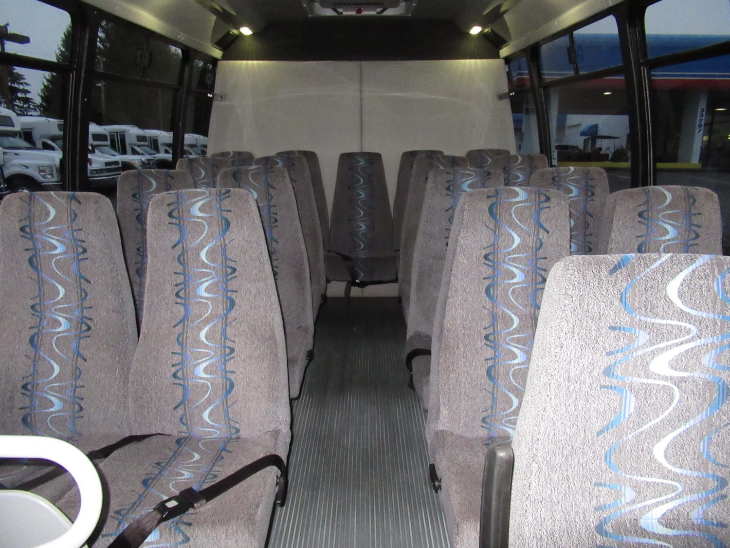 2010 Ford Federal 20 Passenger + Rear Luggage Shuttle Bus - S62898 - Image 6